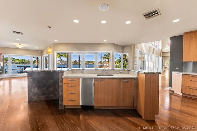 Building Photo - 3 Isla Bahia Dr