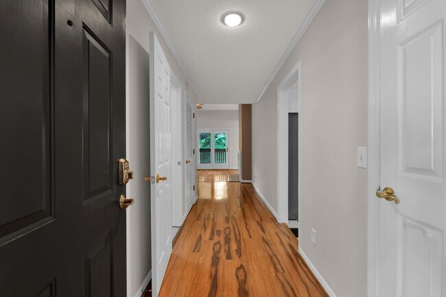 Building Photo - **A RARE FIND - GREEN HILLS CONDO WITH QUI...