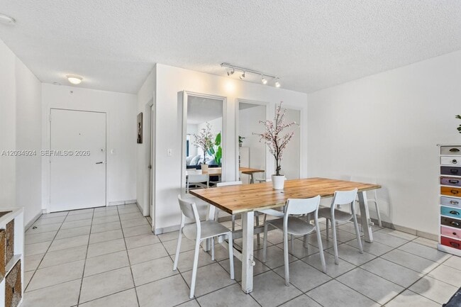 Building Photo - 575 Crandon Blvd