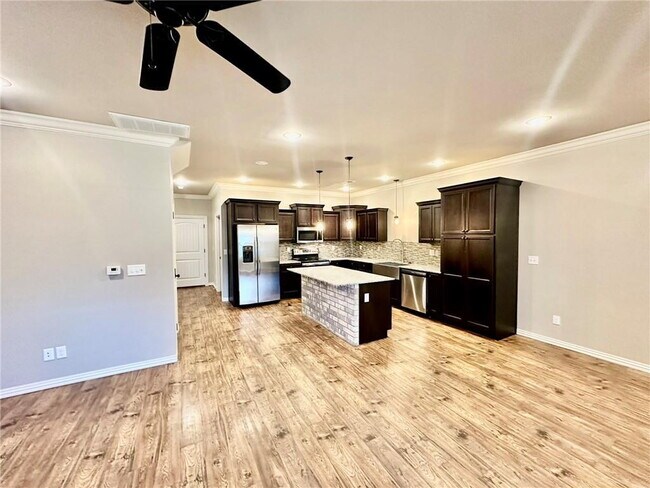 Building Photo - 186 Old Farmington Rd