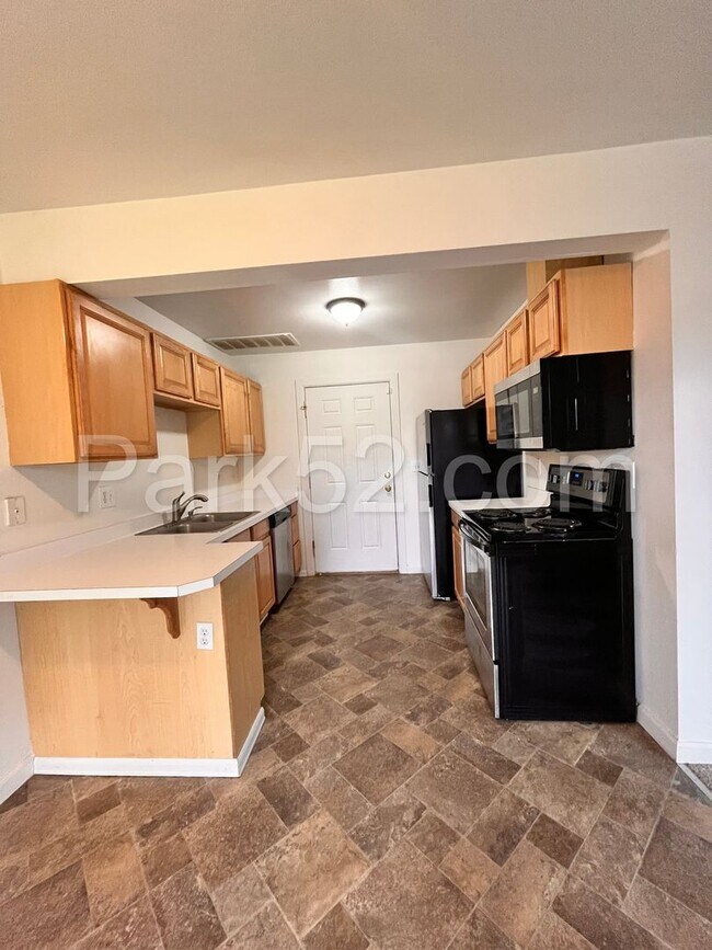 Building Photo - 112 126th St E