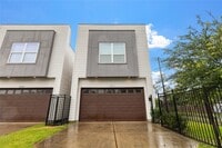 Building Photo - 2511 Des Chaumes St