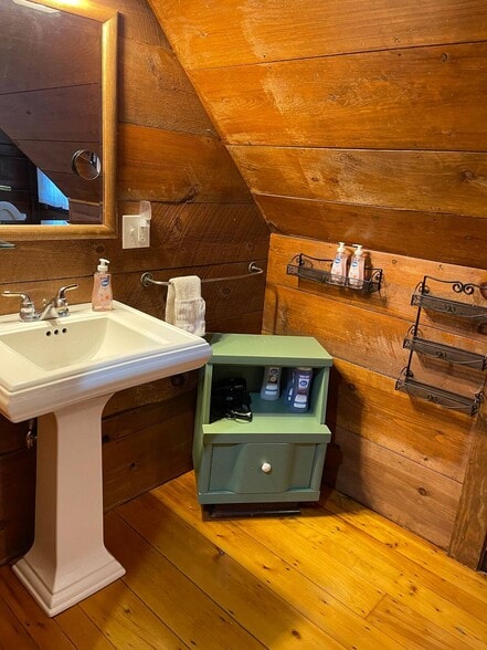 Building Photo - 50 Edgehill Rd