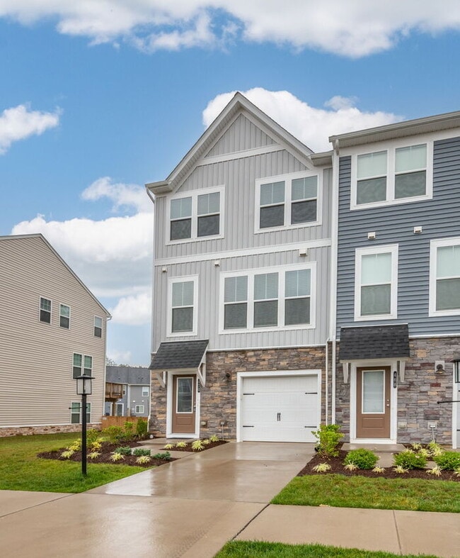 Building Photo - Spacious 3 Bedroom Townhome in Glen Allen - $2,650/mo