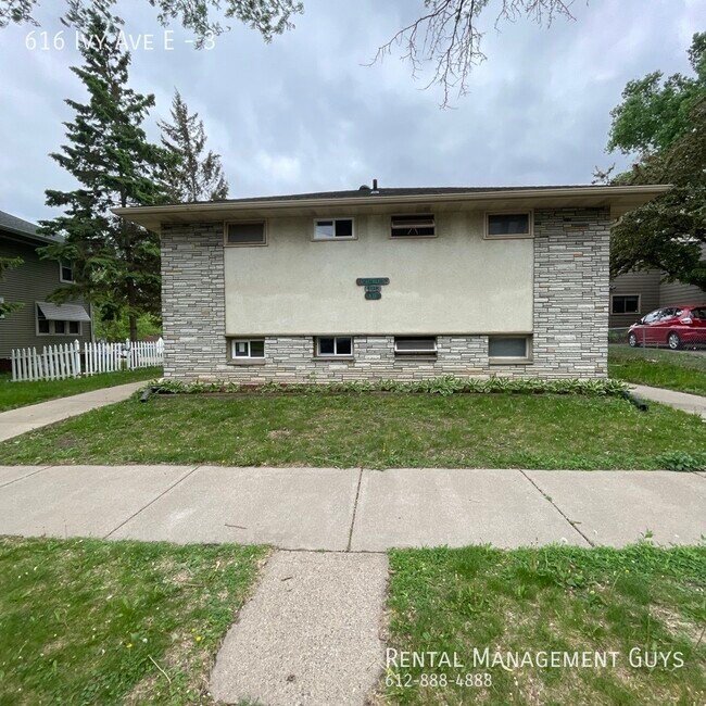 Building Photo - 616 Ivy Ave E