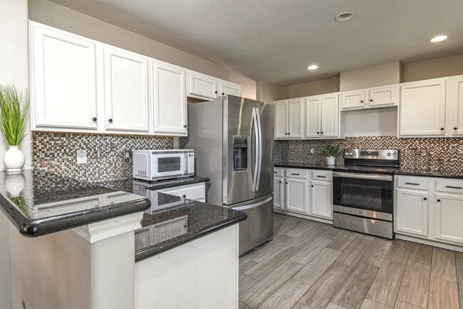 Building Photo - 245 Lake Estates Dr