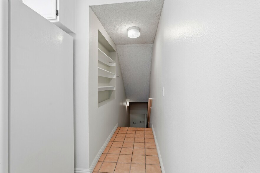 Building Photo - 13901 Olive View Ln