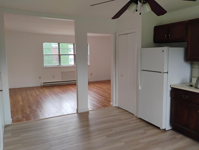 Building Photo - 41 Belair Dr