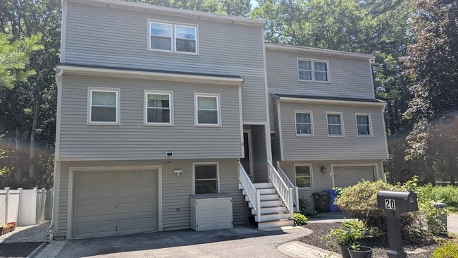 Primary Photo - 20 Winterberry Way
