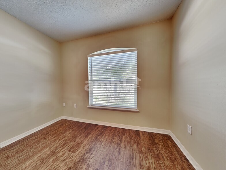 Building Photo - 5920 Rotella Dr