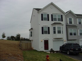 Building Photo - 46 Dunrobin Dr