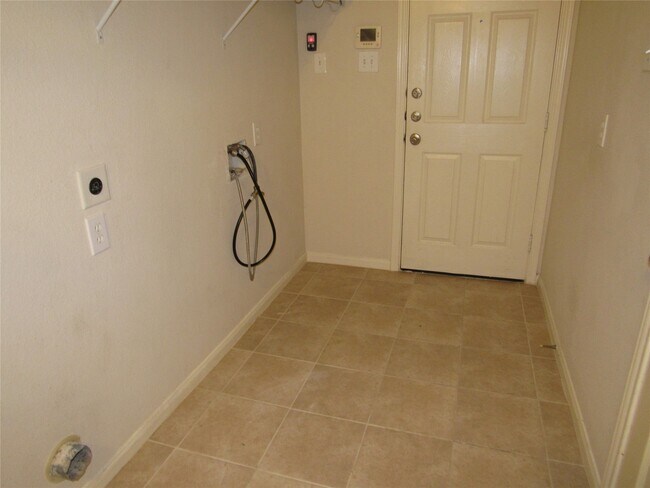 Building Photo - 6338 Applewood Forest Dr