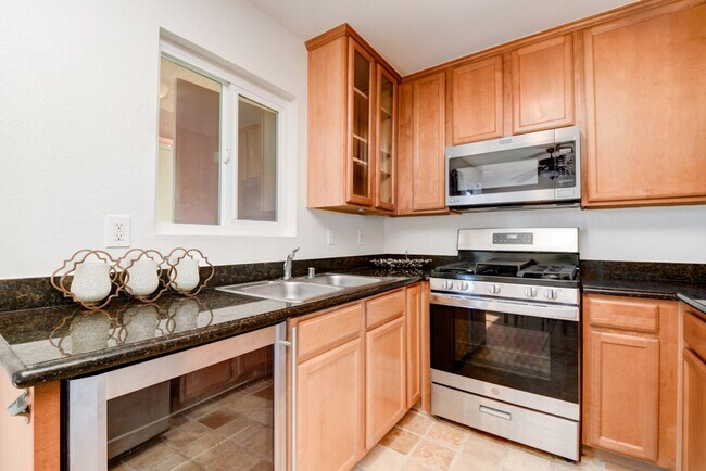 Building Photo - 526 Calle Montecito