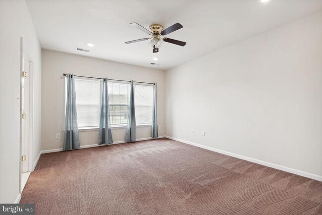 Building Photo - 24707 Kings Canyon Square