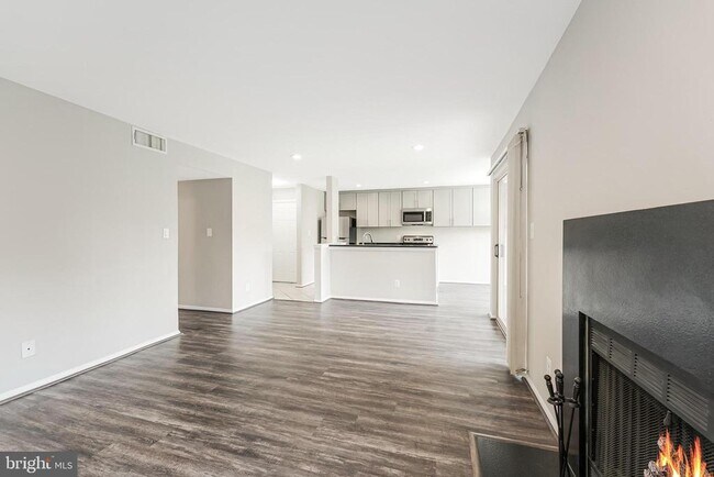 Building Photo - 1719 Ascot Way