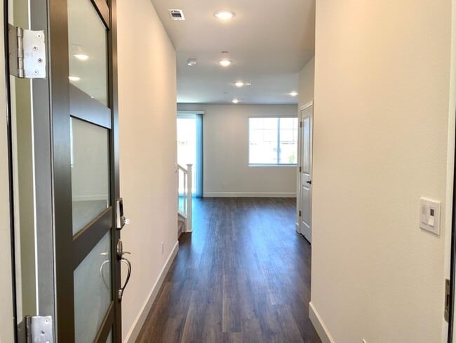 Building Photo - Brand new 4 bedroom solar home!