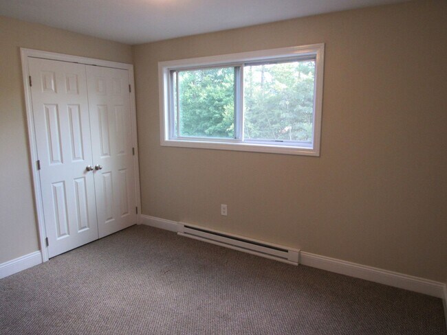Building Photo - Londonderry 3 Bedroom Available NOW for Rent!