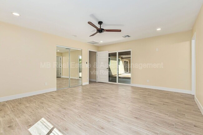 Building Photo - 413 E Southern Ave