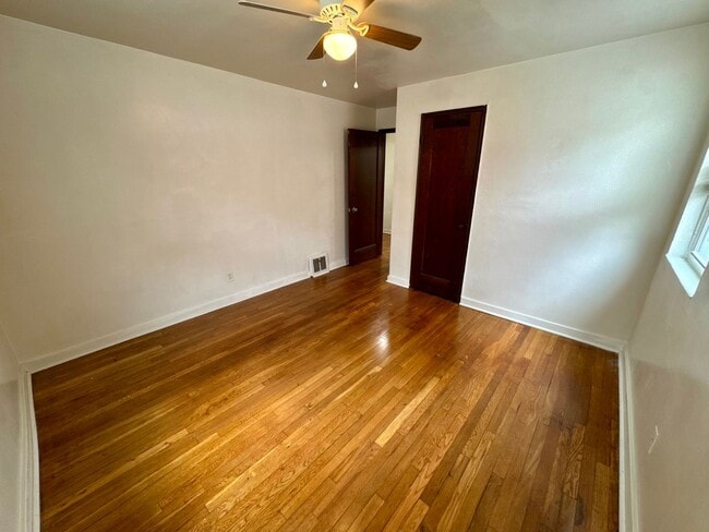 Building Photo - Charming 4 Bed 1.5 Bath house with BRAND NEW KITCHEN!!!