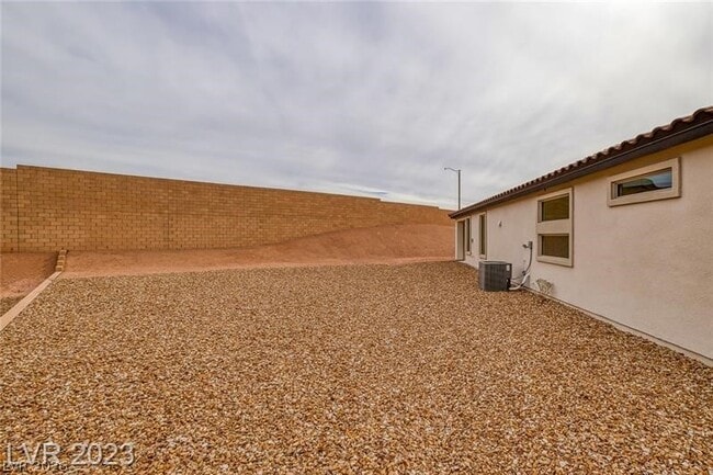 Building Photo - 10 Sun Lily Ln