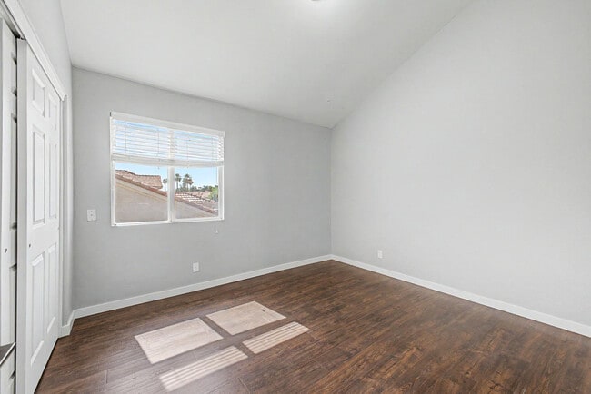 Building Photo - 1006 S Tiago Dr