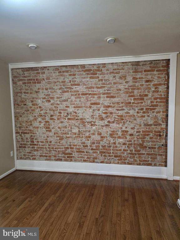 Building Photo - 428 S Jackson St