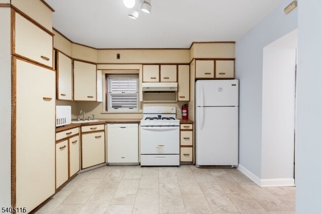 Building Photo - 120 Grant Ave