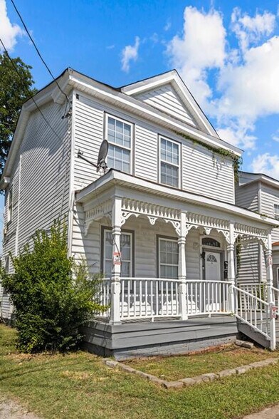 Building Photo - 2906 Chestnut St