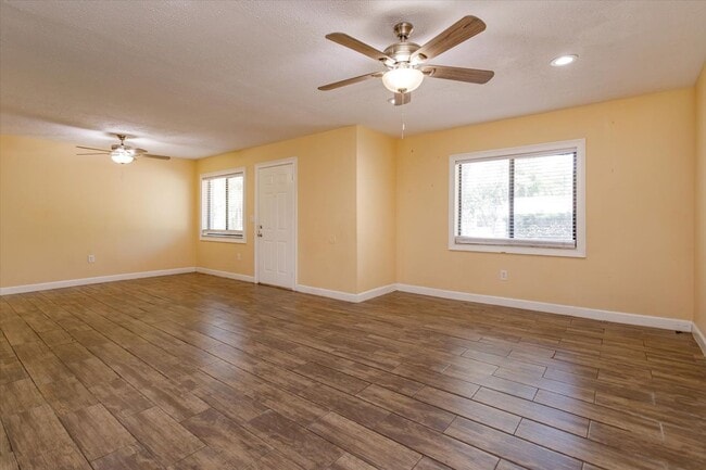Building Photo - 3/1 Home With A Detached 1/1 Bd In-Law Suite And Detached Airconditioned Metal Storage