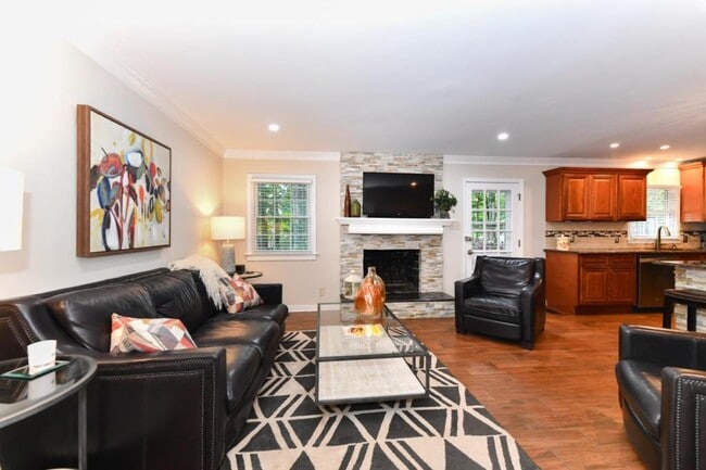 Building Photo - 4801 Sweetbriar Rd