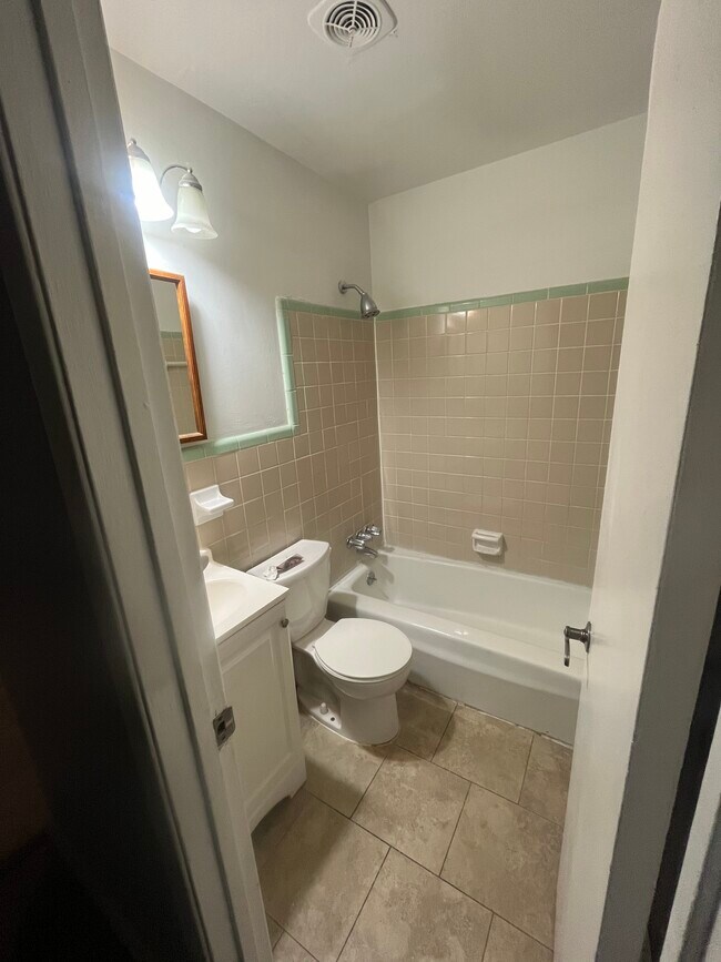 Building Photo - 4060 Elizabeth Park Ct