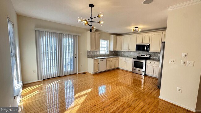 Building Photo - 9611 Normanton Way
