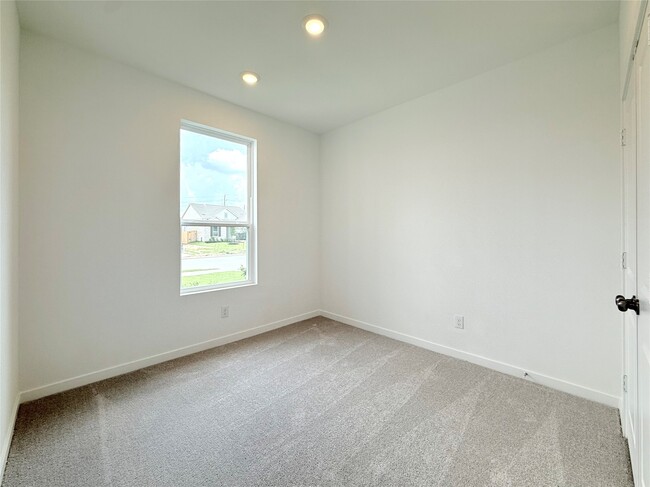 Building Photo - 31906 Blossom Ln