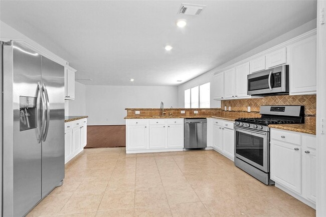 Primary Photo - 450 Sandstone Creek Ln