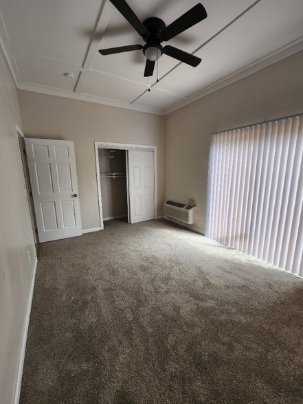 Building Photo - 34 Davis St W