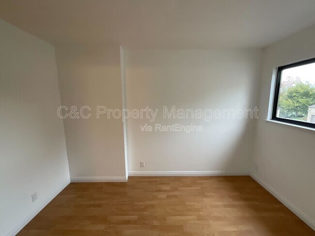 Building Photo - 6628 Wildwood Ct