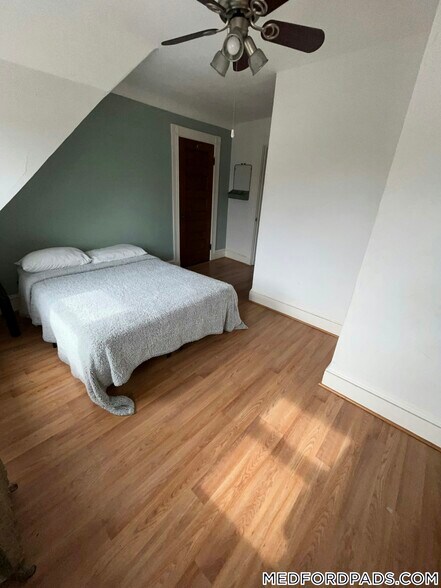 Building Photo - 124 Forest St