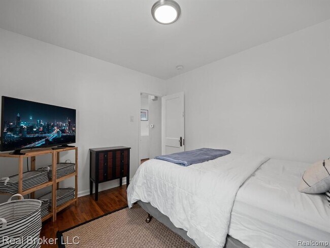 Building Photo - 1428 Bennaville Ave