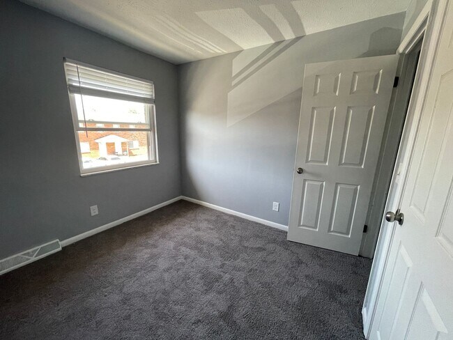 Building Photo - Bexvie Village Townhomes - Renovated unit