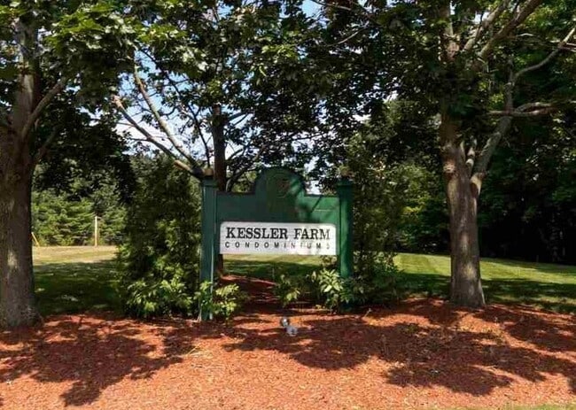 Building Photo - 5 Gleneagle Dr