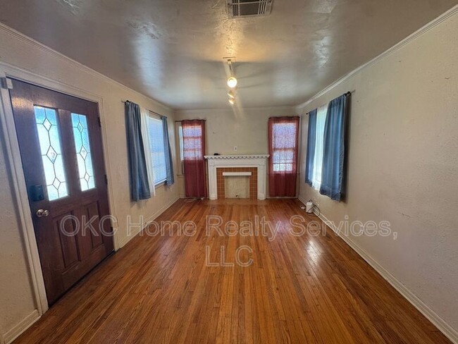 Building Photo - 2713 Normandy St