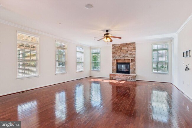 Building Photo - 15205 Orchard Farm Pl