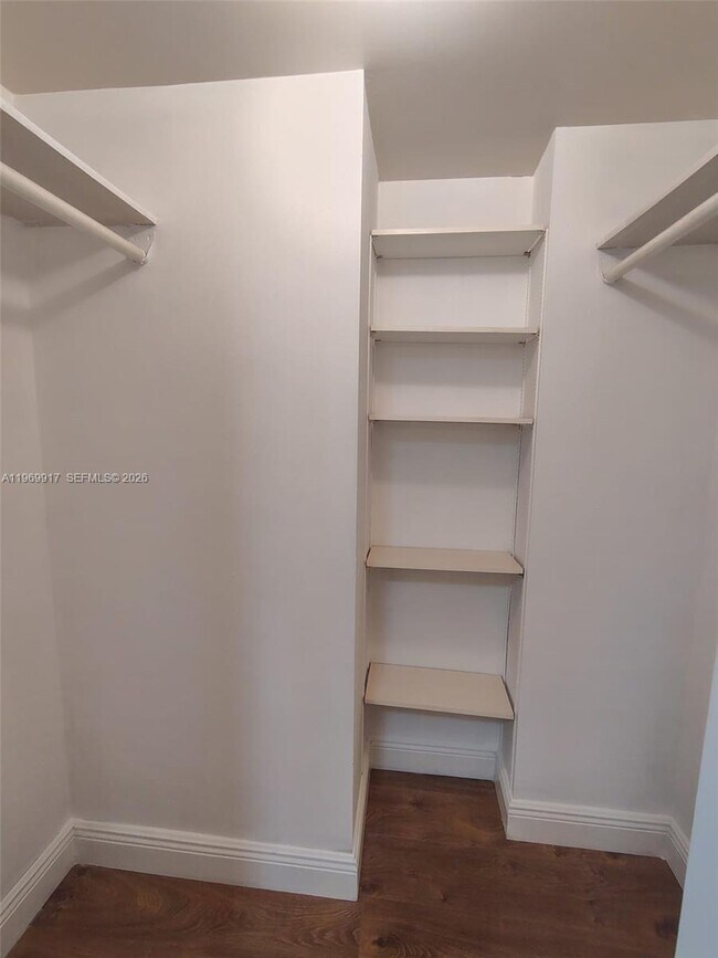 Building Photo - 20400 W Country Club Dr