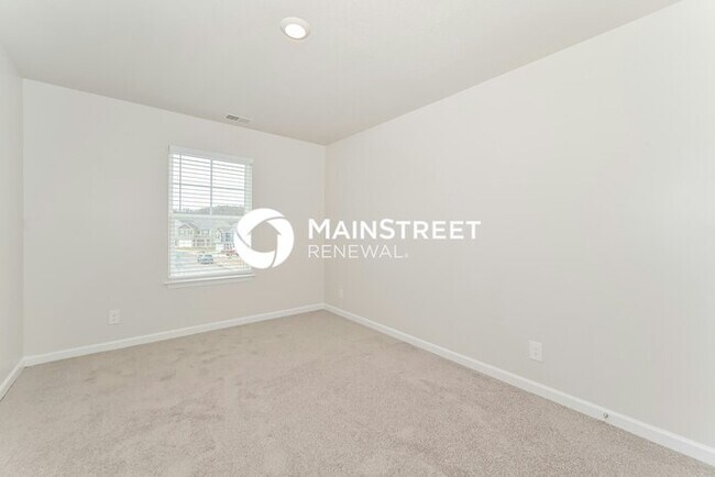 Building Photo - 4 Bedroom Pet-Friendly Home in KNOXVILLE, TN with Main Street Renewal