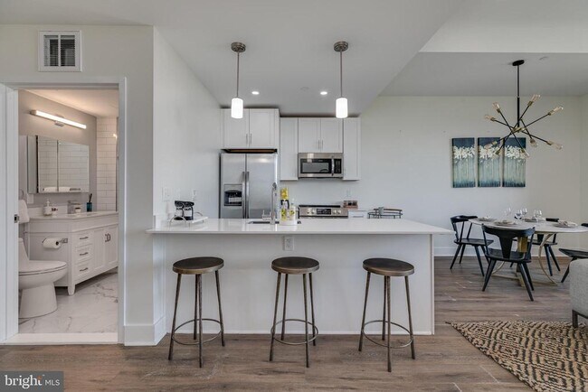 Building Photo - 150 S Independence Mall W