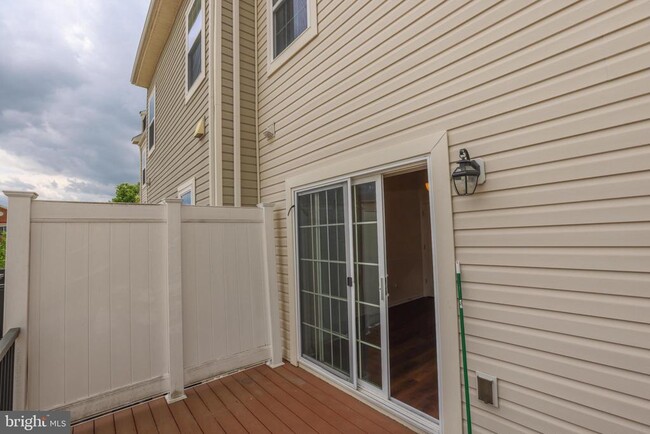 Building Photo - 7954 Blue Stream Dr