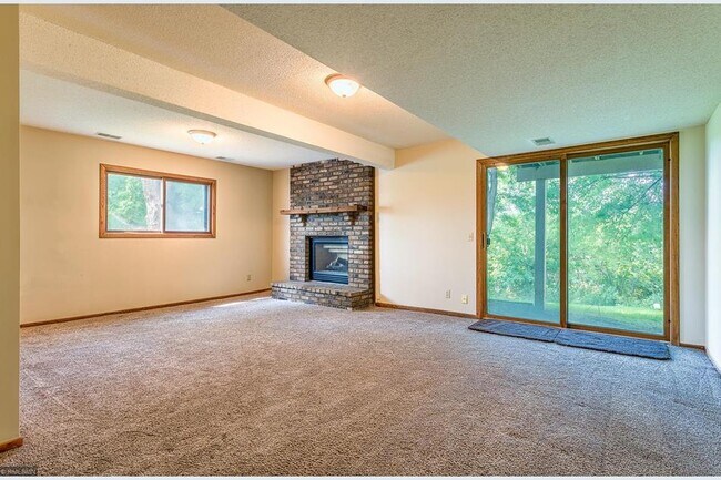 Building Photo - 9241 Upland Ln N