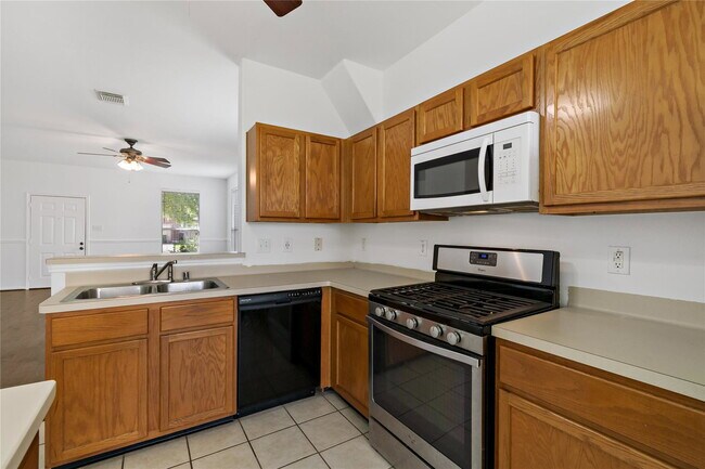 Building Photo - Jefferson Street, Pearland, TX 77584 - 3 BR 2 BA single-family home