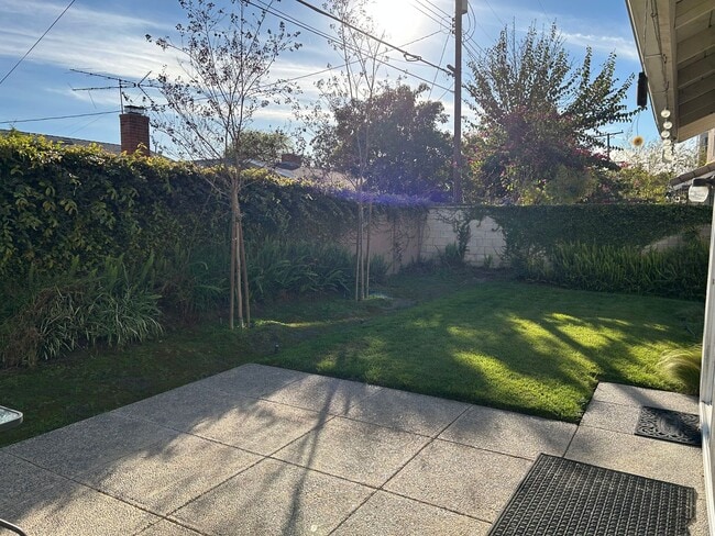 Building Photo - Nicely Upgraded 4 Bed 3 Bath Home in Gated Community in Anaheim