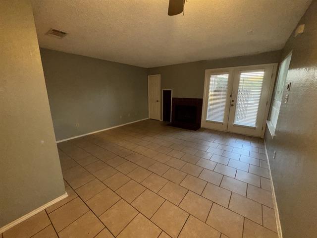 Building Photo - 2307 Balsam Dr